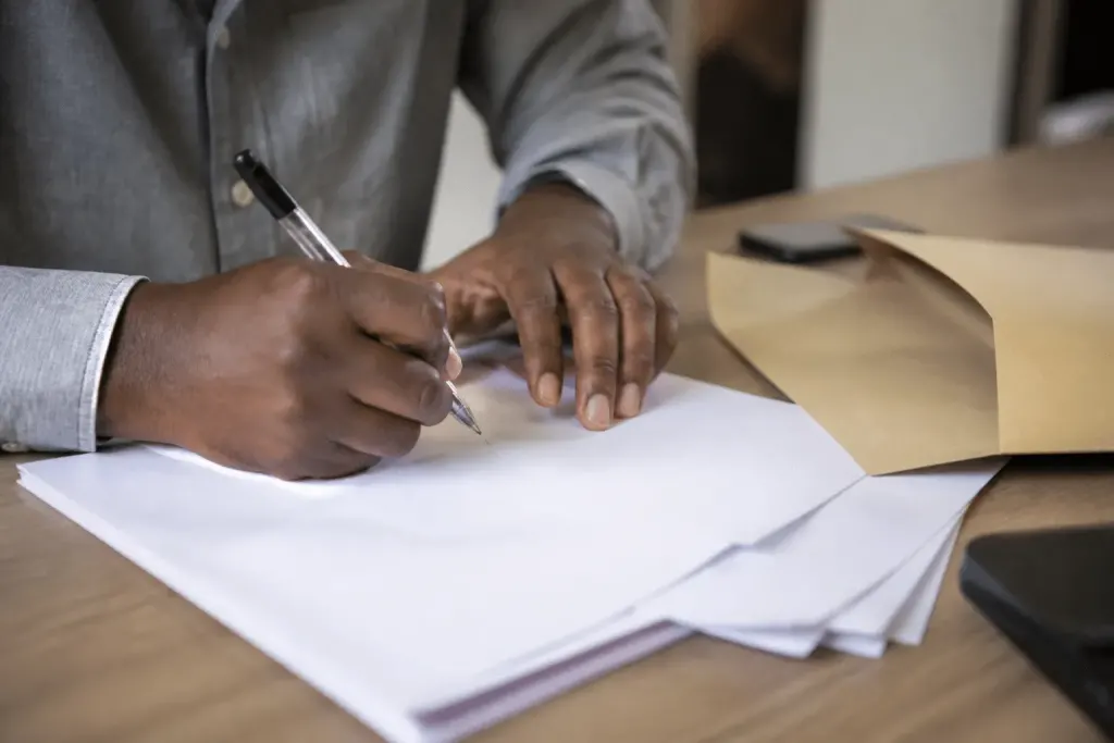 Documents administratifs et formulaires d'immatriculation commerciale signés
